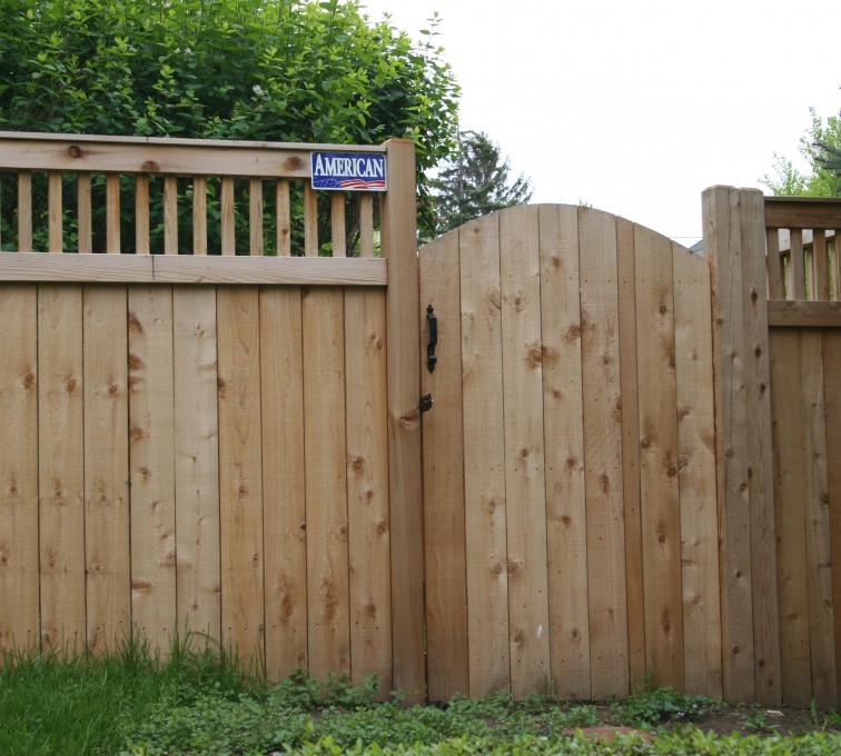 AFC Ames - Wood Fencing, 1065 Custom Solid with Accent Top Gate