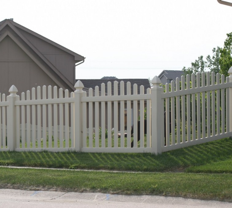 AFC Ames - Vinyl Fencing, 4' Overscalloped Pickets PVC with French Gothic Post Caps - AFC - IA