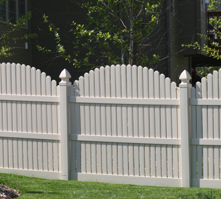 AFC Ames - Vinyl Fencing, 556 6' overscallop picket white