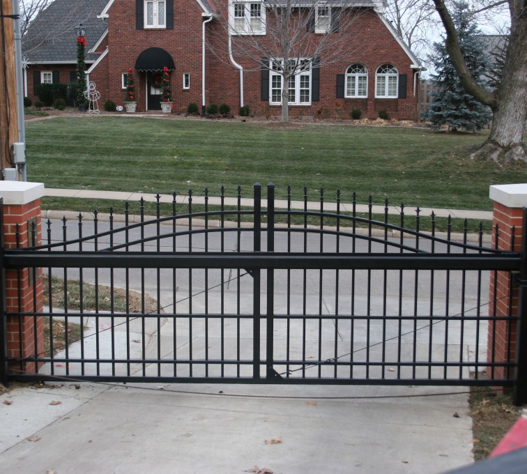 AFC Ames - Custom Gates, Overscallop Cantilever Slide Gate Residential