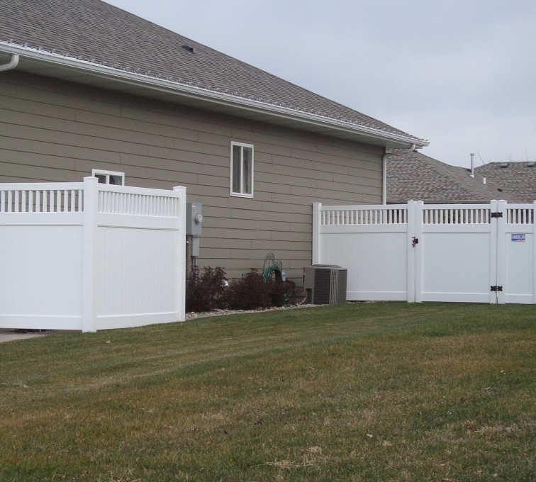 AFC Ames - Vinyl Fencing, Privacy with Picket Accent