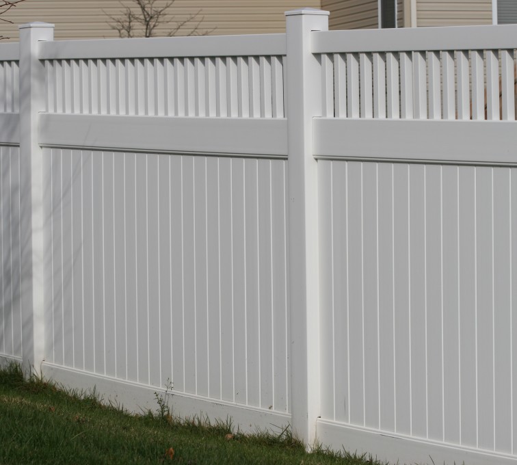 AFC Ames - Vinyl Fencing,Vinyl 6' private with picket accent 706